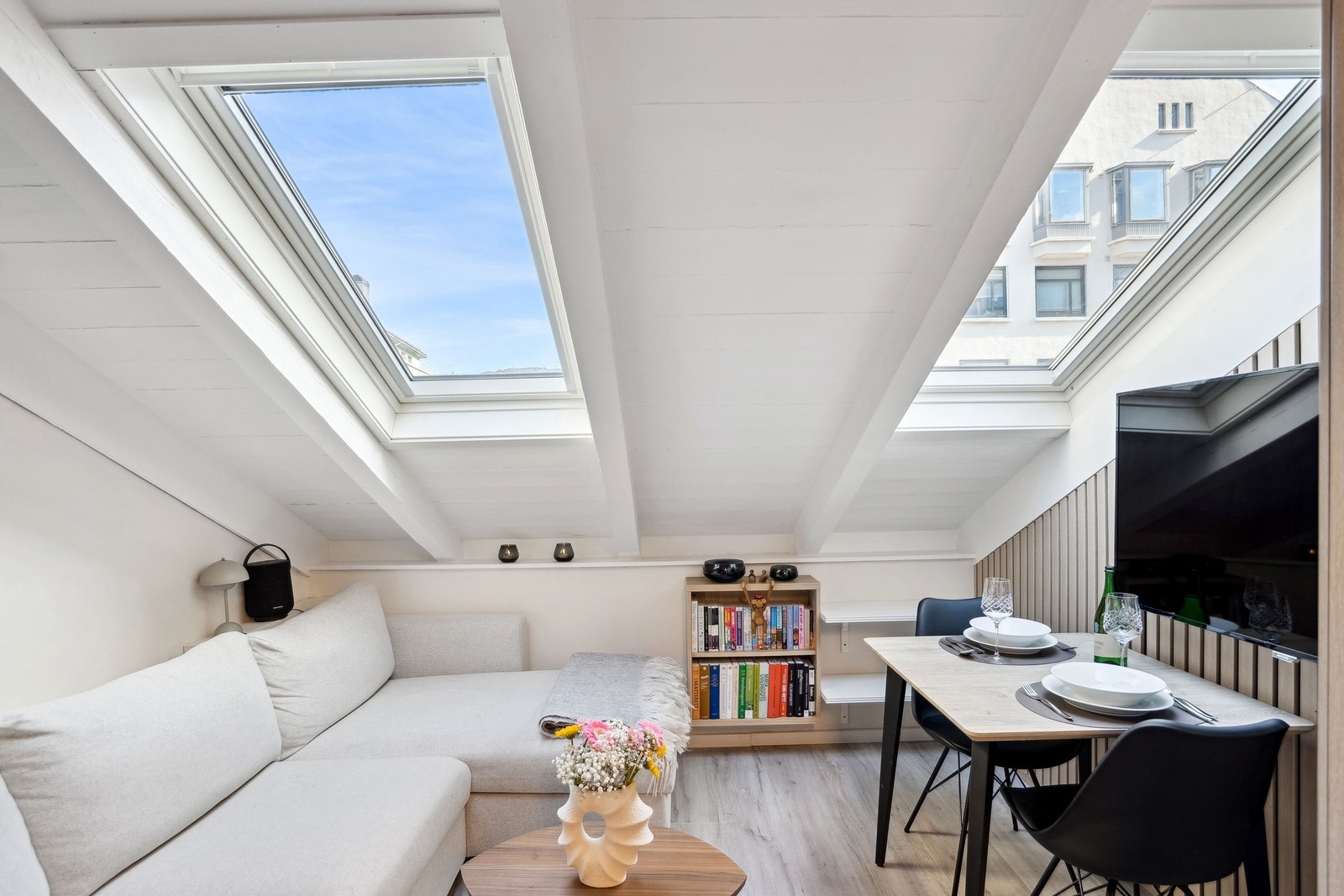 De store vinduene gir godt med lysinnslipp! Galleribilde