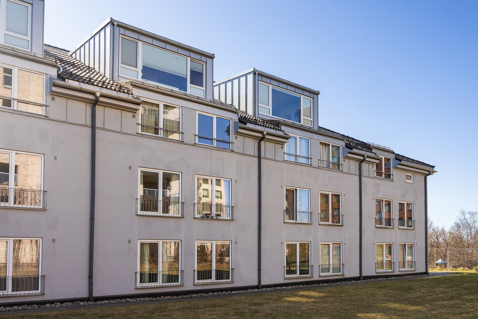 Borettslaget ligger sentralt til på Teisen med kort vei til dagligvare og offentlig kommunikasjon. Galleribilde