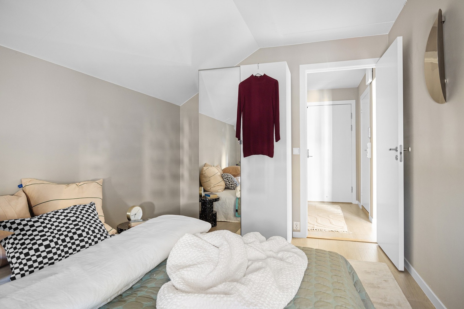 Garderobeløsningen blir stående. Galleribilde