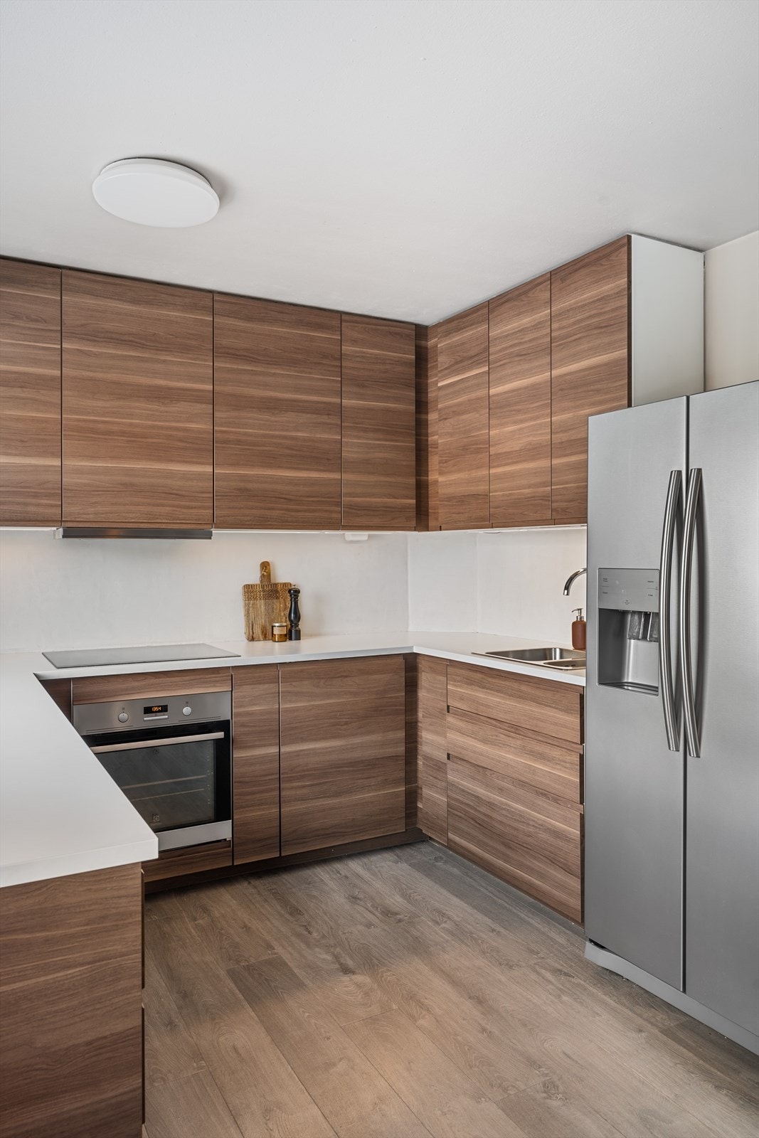 Leilighetens planløsning gir definerte og tydelige soner. Moderne og stilrent, samt enkelt å innrede Galleribilde