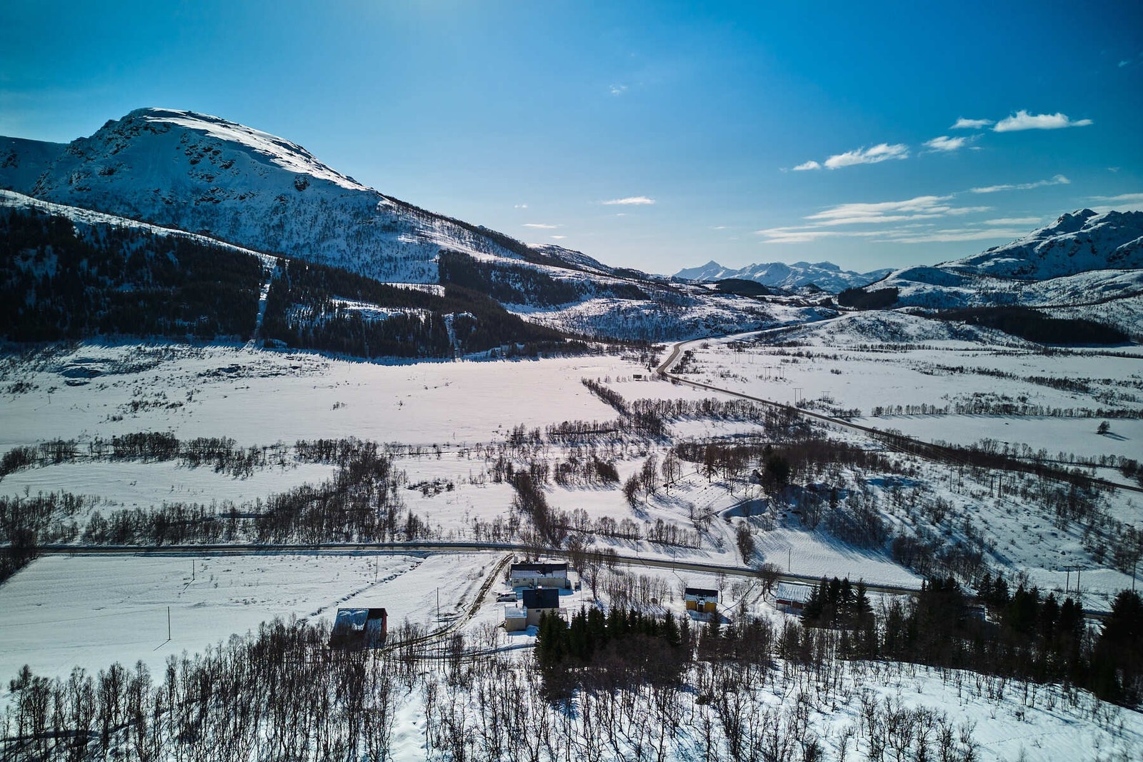Landlig beliggenhet i Lifjord. Galleribilde