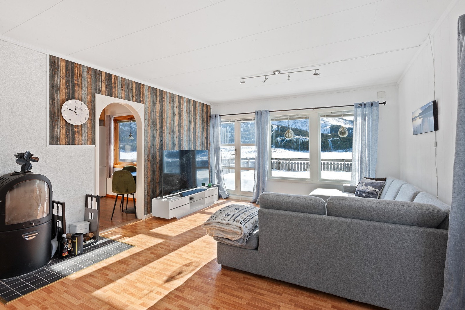 Vedovn i stue som gir en god og lun varme på kalde vinter dager. Galleribilde