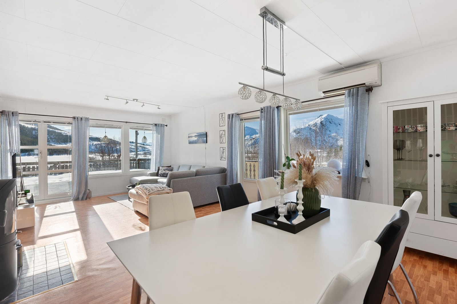 God plass til spisebord i stuen. Galleribilde