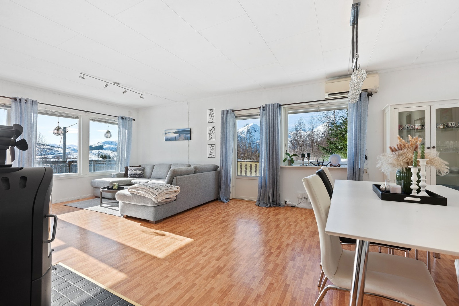 Lys og trivelig stue. Galleribilde