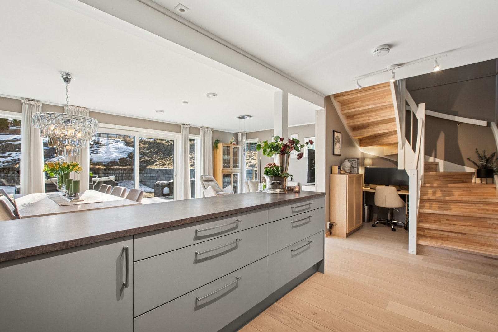 Boligen er malt i tidsriktige farger som gir et moderne preg. Galleribilde