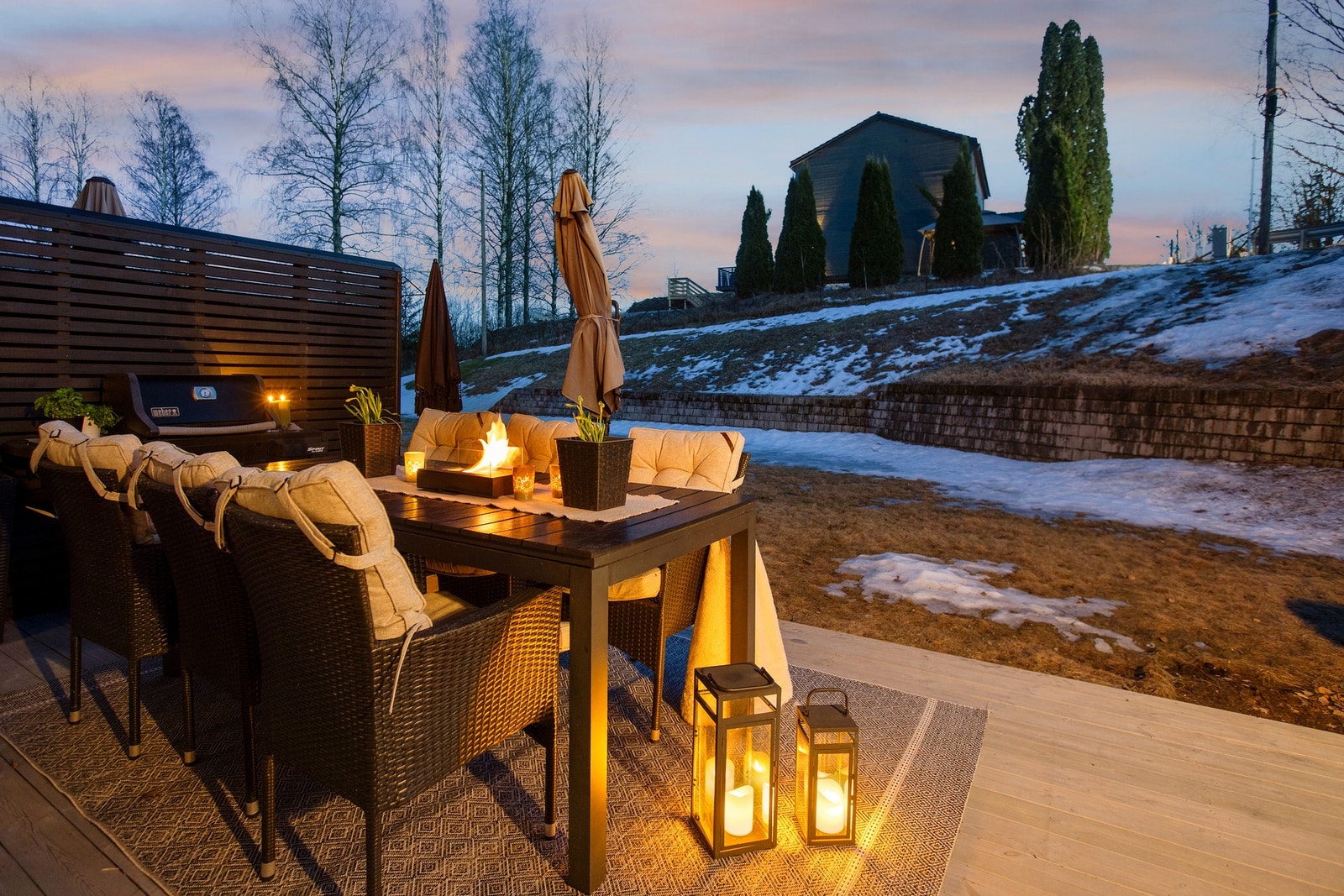 Kveldsstemning på terrassen. Galleribilde