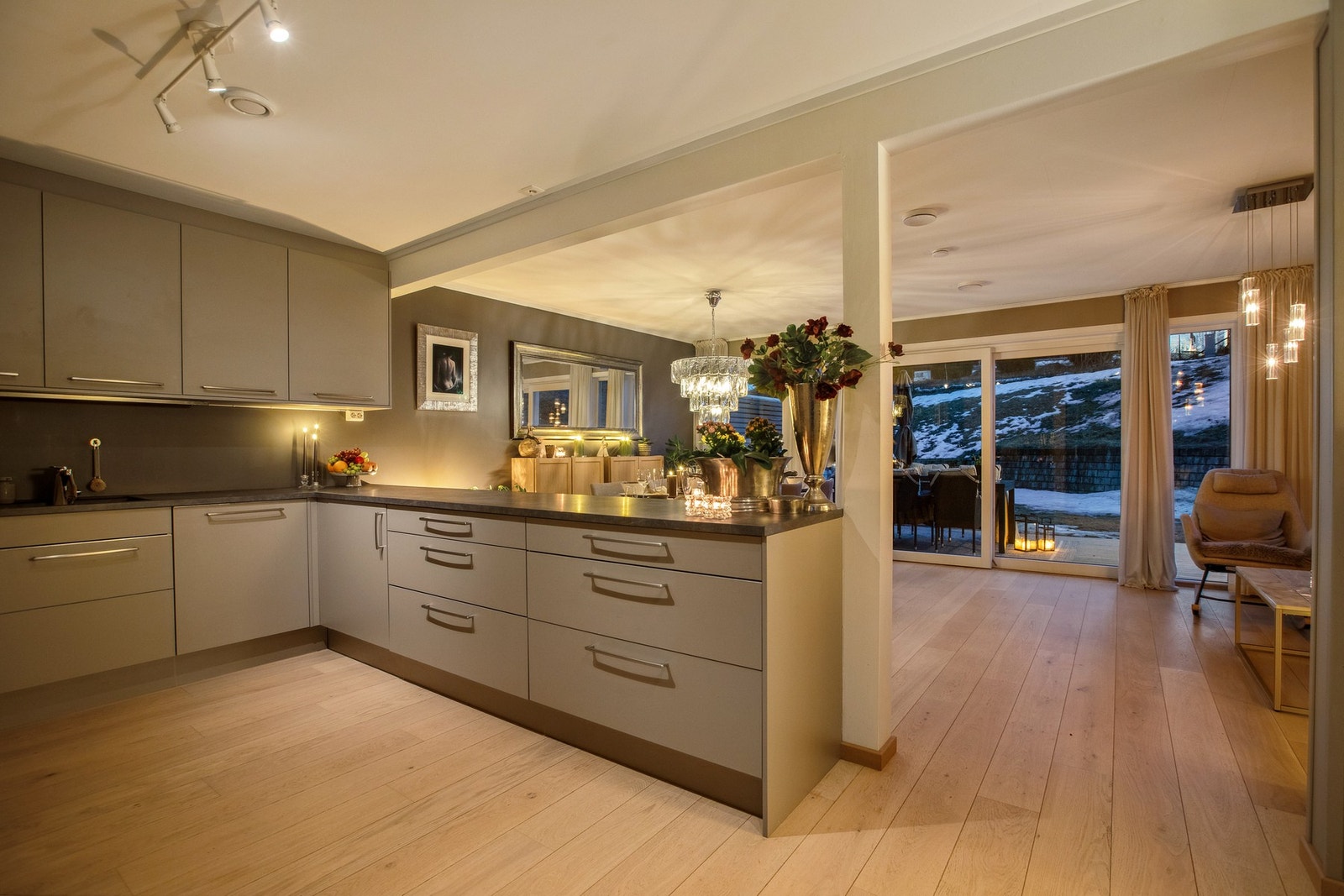 Pernilletoppen 2D er en nyere og gjennomført halvpart av tomannsbolig fra 2021 - perfekt for deg som ønsker en moderne og praktisk bolig med familievennlig beliggenhet! Galleribilde