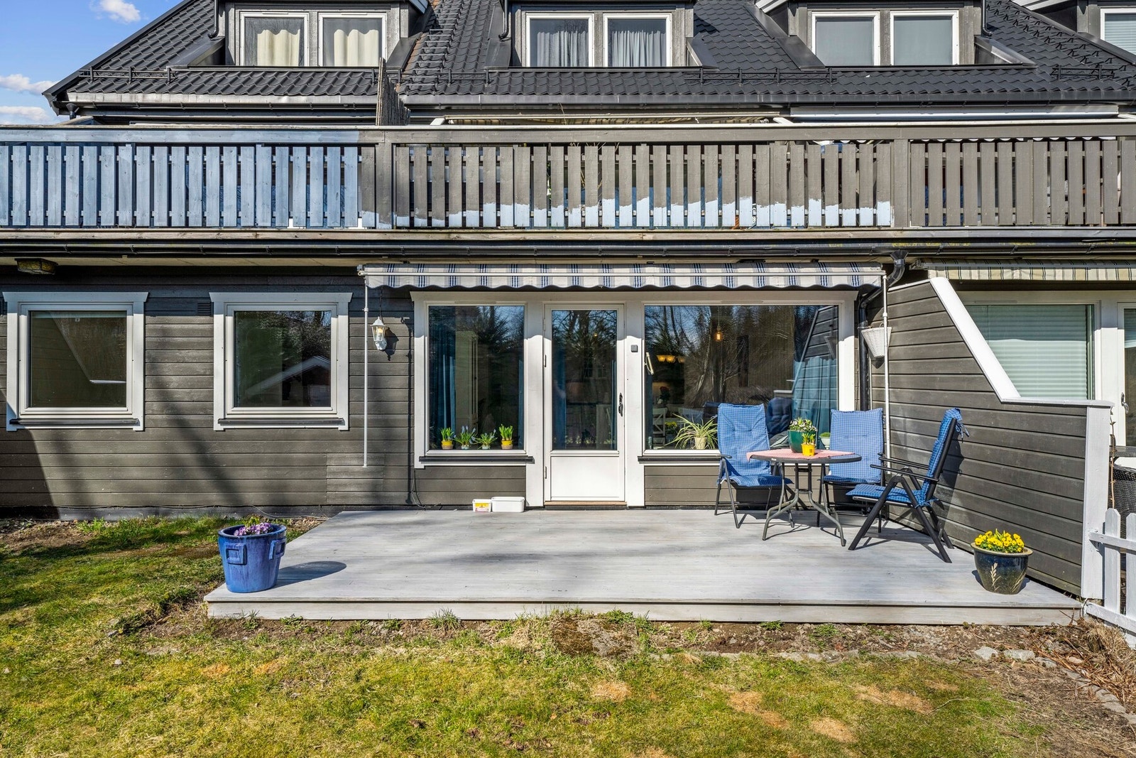 Terrassen er solrik med sydvestvendt beliggenhet og er på hele 14kvm Galleribilde