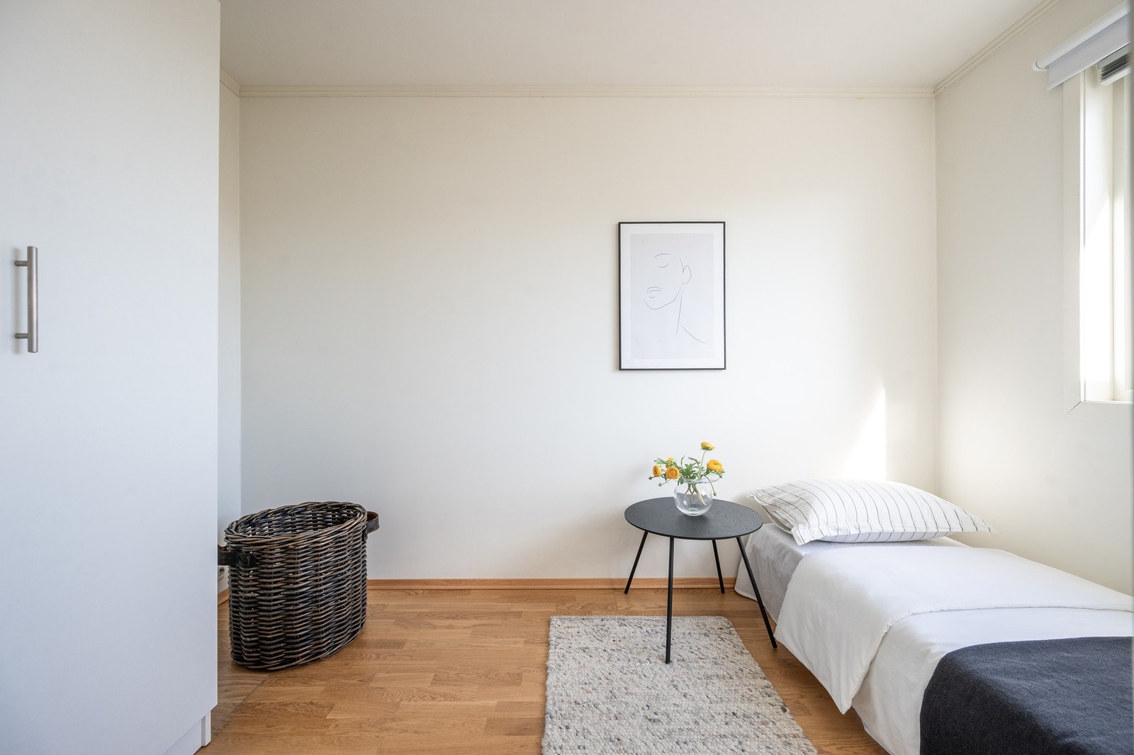 Soverommene ligger samlet ved entrèen mot øst. Galleribilde