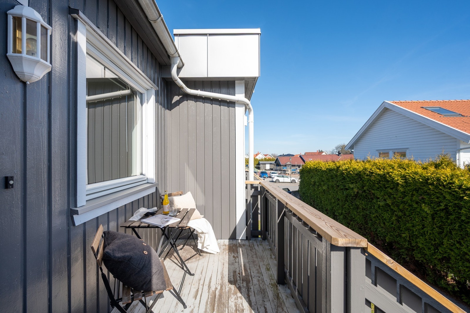 Inngangspartiet ligger østvendt med fin morgensol. Galleribilde