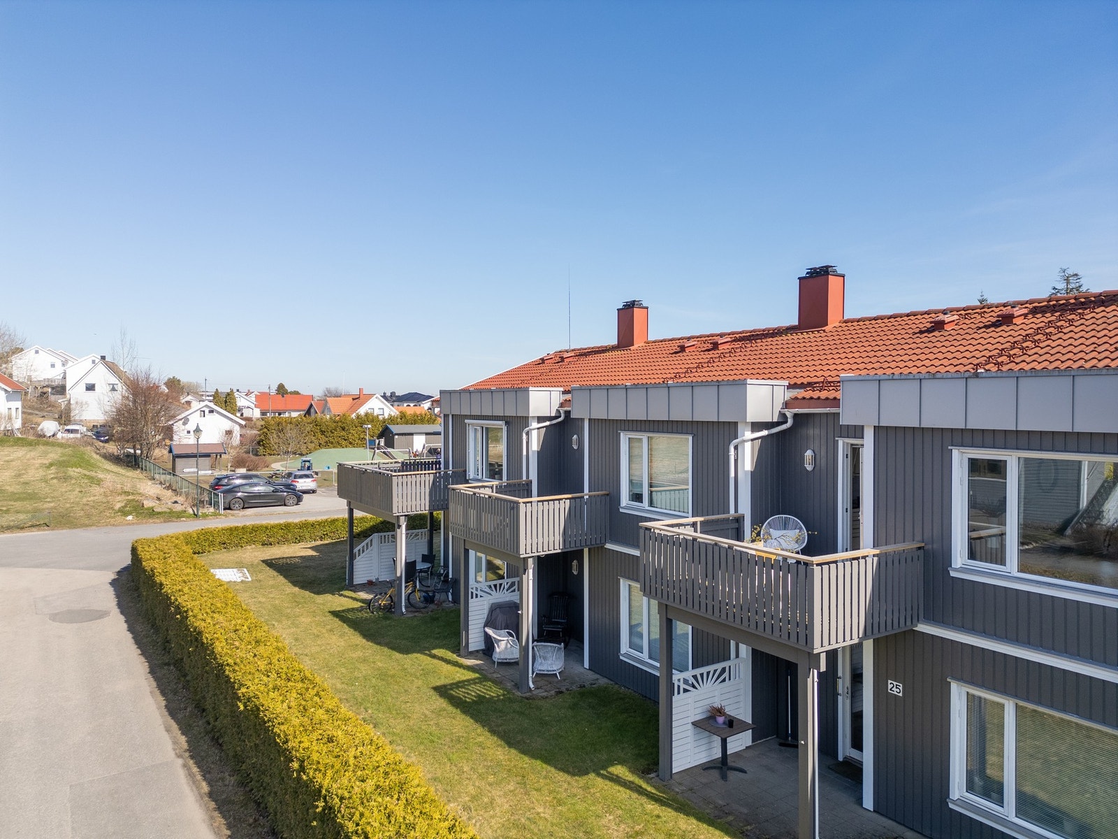 Rosebuen 27 er en fin leilighet med utebod og parkeringsmuligheter - velkommen. Galleribilde