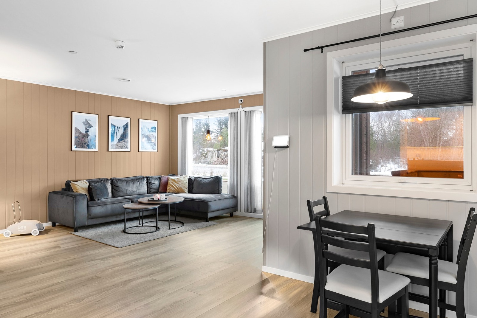 Arealeffektiv planløsning med god plass til flere typer møblering. Galleribilde