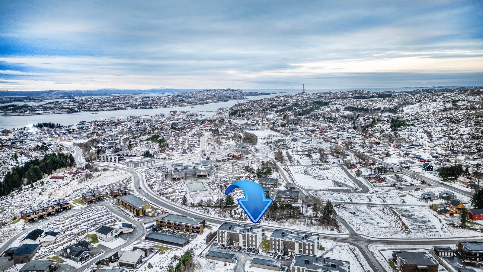 Boligen ligger fint til i lune og trivelige omgivelser på Rørvik. Galleribilde