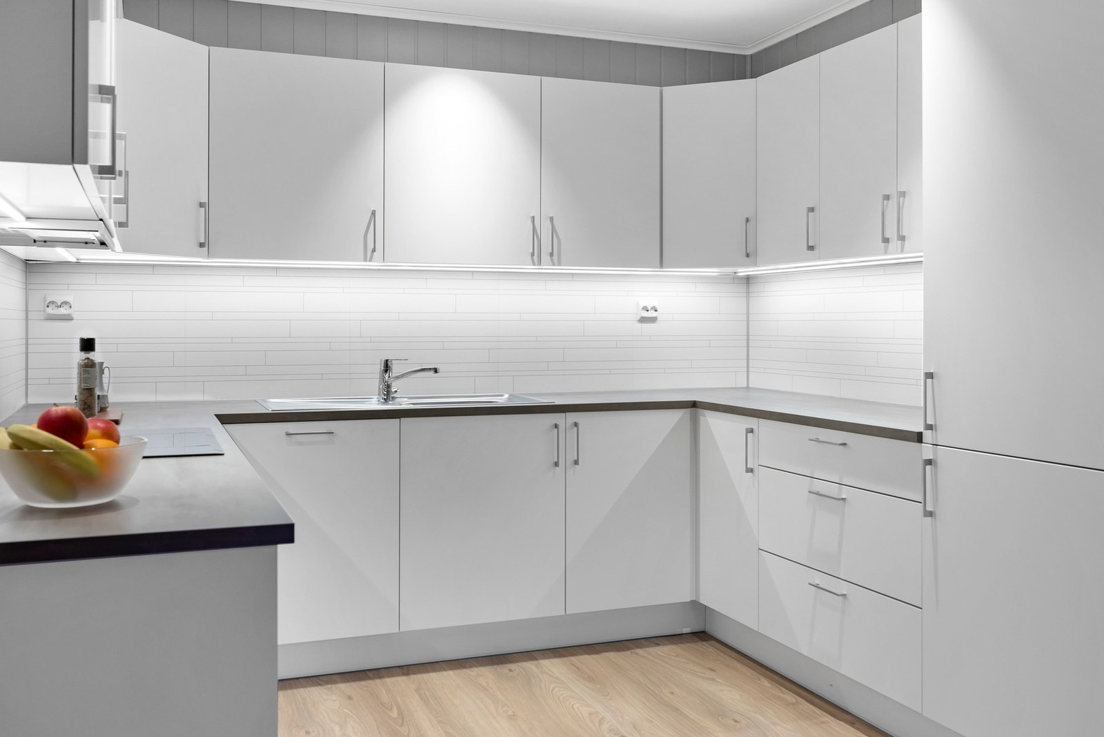 Romslig og innbydende kjøkken fra 2021. Galleribilde