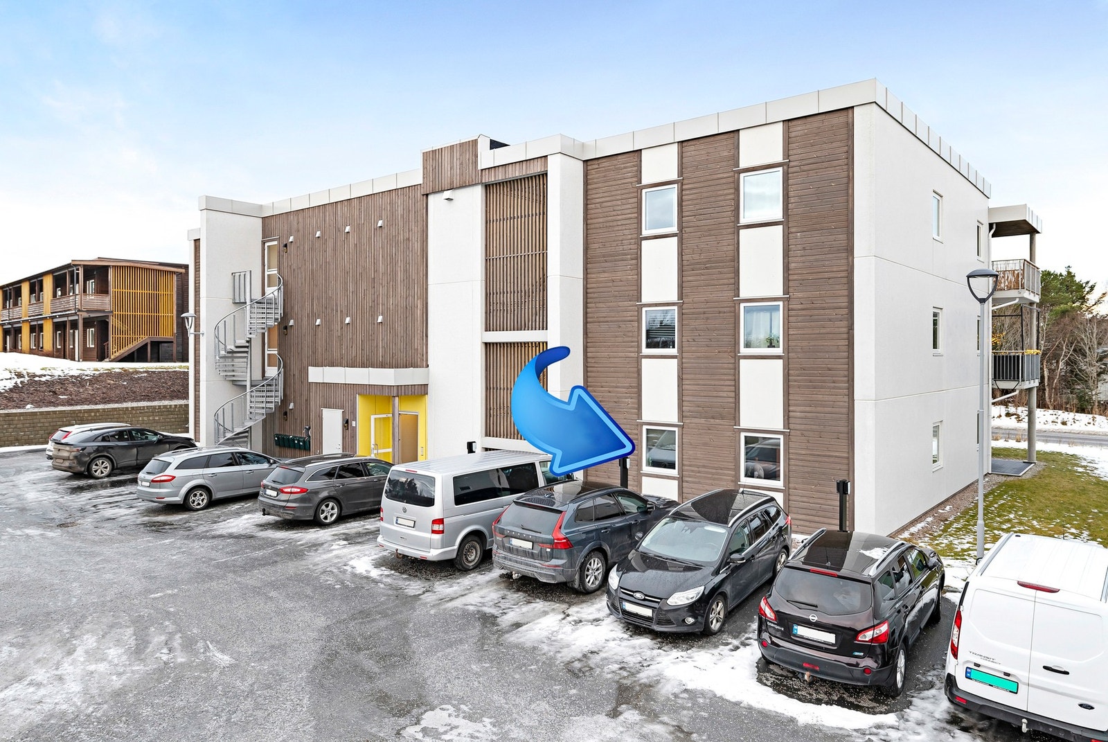 Boligen disponerer plass på gårdsplass til borettslaget. Galleribilde