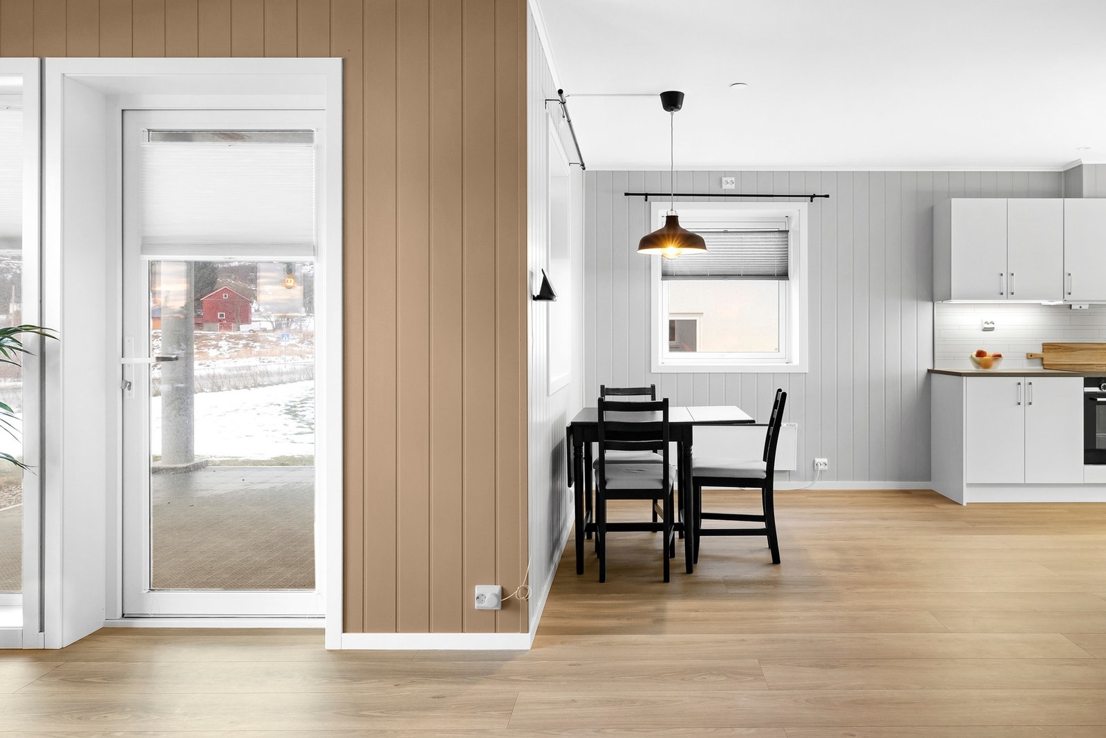 Fra stuen har man enkel adkomst til markveranda. Galleribilde