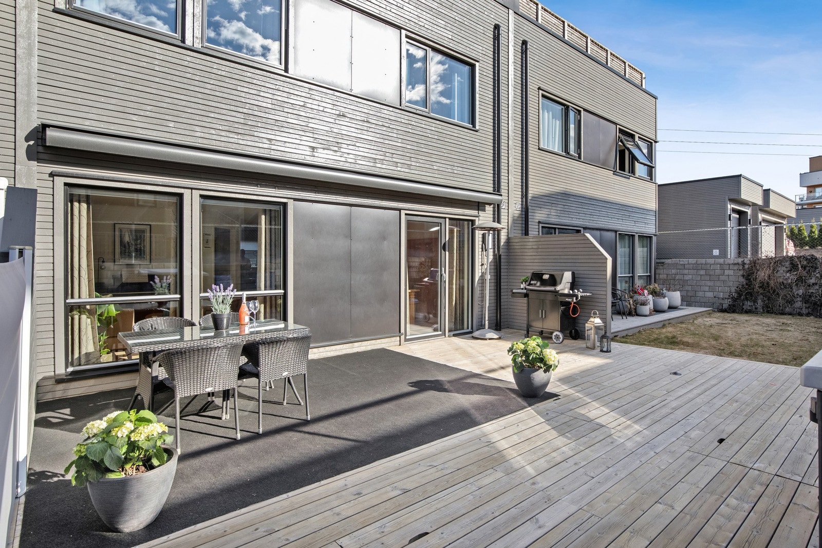 Praktisk solskjerming for de varmeste dagene. Galleribilde