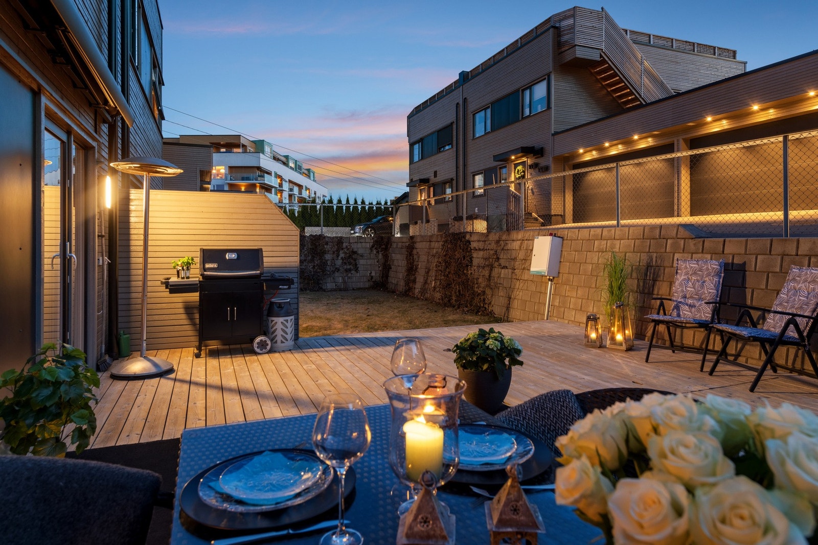 Markterrassen har god plass til utemøblement og grill. Galleribilde