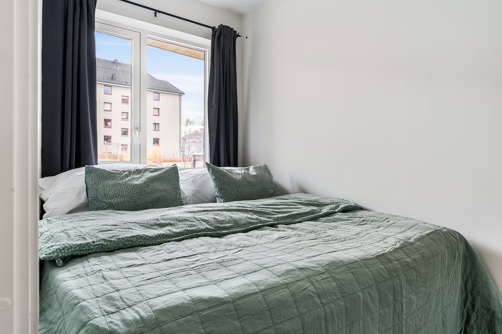 Leiligheten kan by på ett romslig soverom på 7,6 kvm. Galleribilde