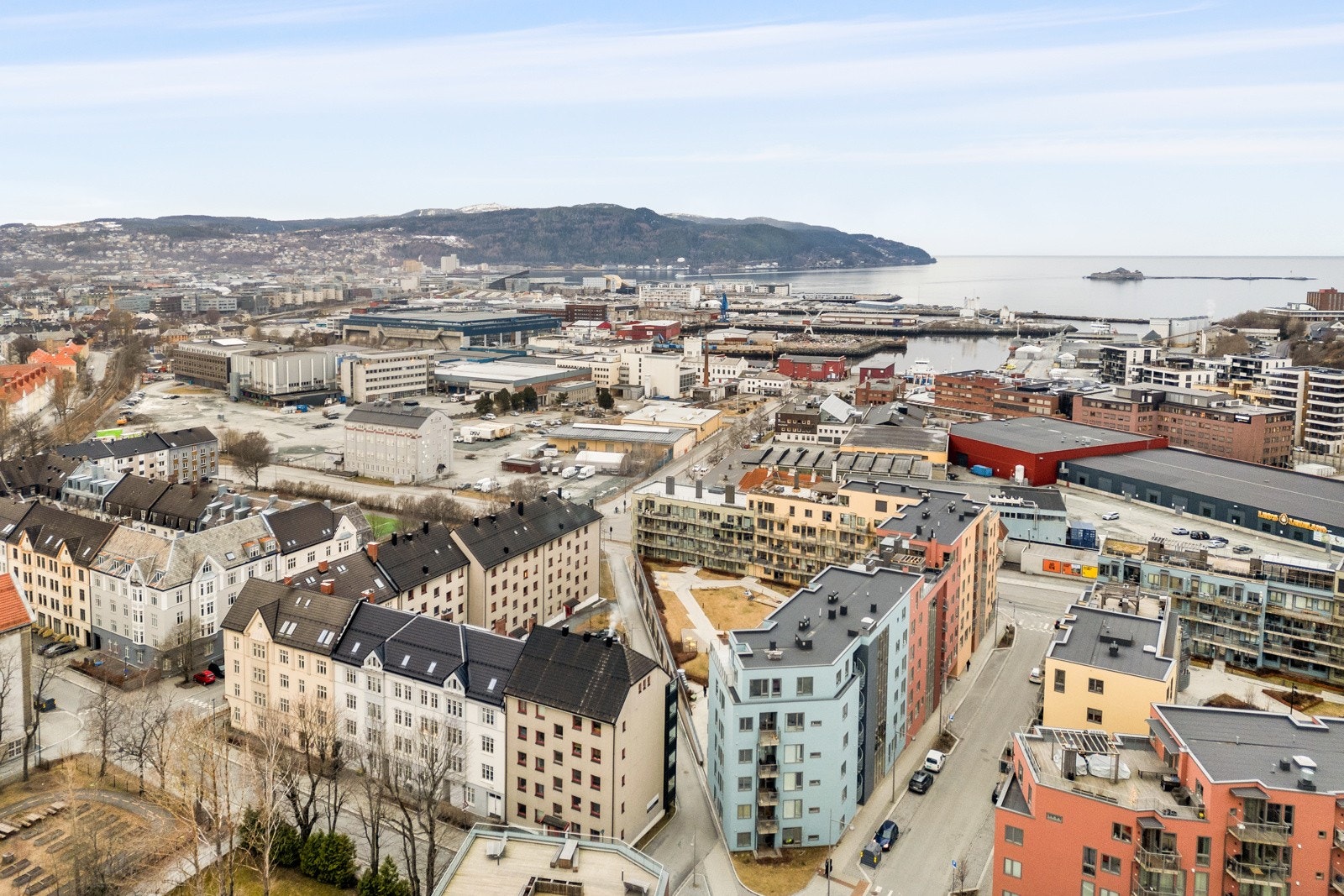 På Lilleby bor du sentralt med gangavstand til alt et byliv inneholder - shopping, uteliv, trening, studiesteder, turområder og andre viktige fasiliteter. Galleribilde