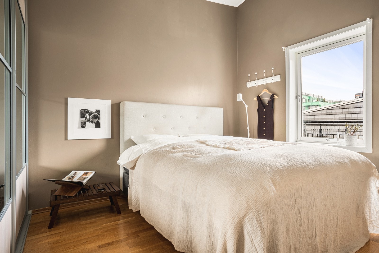 . Hovedsoverommet er på 10,7 kvm. Her er det god plass til å innrede med både dobbeltseng og garderobeskap. Galleribilde