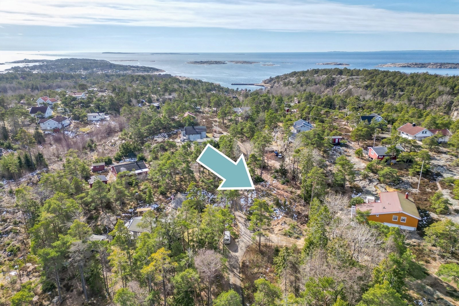 Tomten er beliggende sjønært med solforhold. Galleribilde