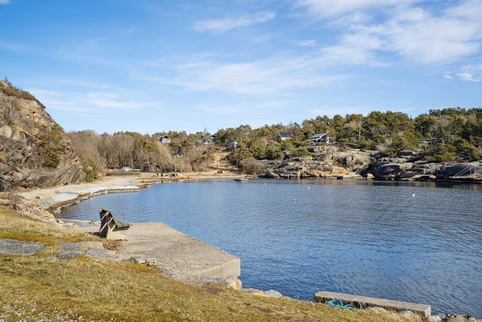 Godt skjermet småbåtshavn i kort gangavstand Galleribilde