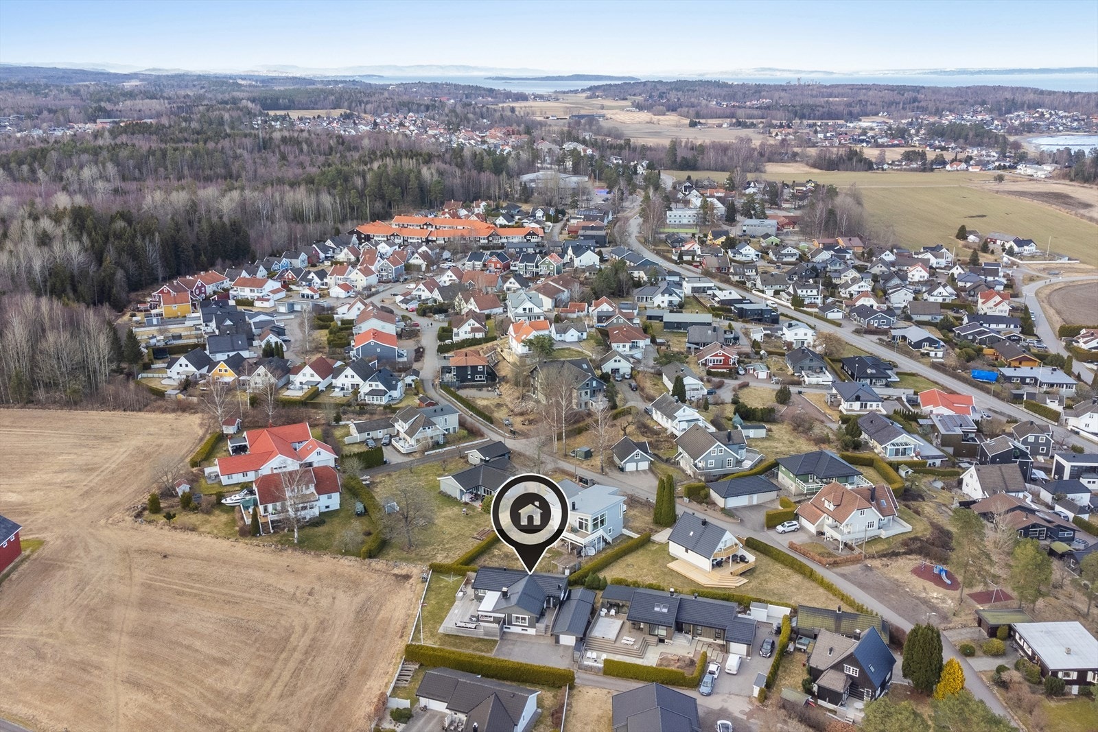 Kort vei til barneskole, ungdomsskole og barnehage. Galleribilde
