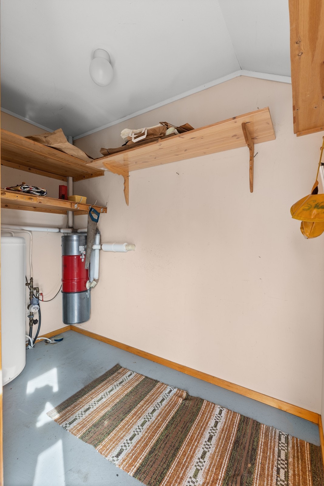 Stor bod/teknisk rom ved inngangspartiet Galleribilde