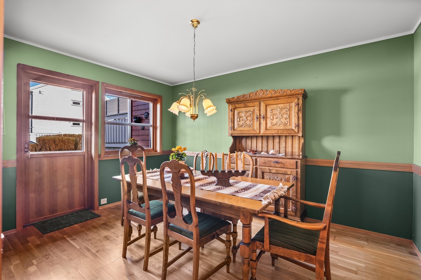 Her er det god plass til spisestuen - eventuelt innredning til soverom dersom det er ønskelig Galleribilde
