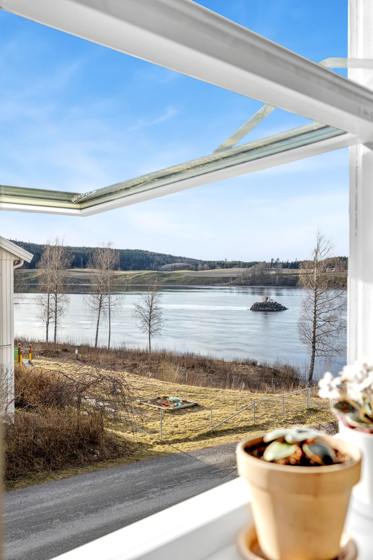 Her får du godt med lysinnslipp fra to vindusflater. Galleribilde