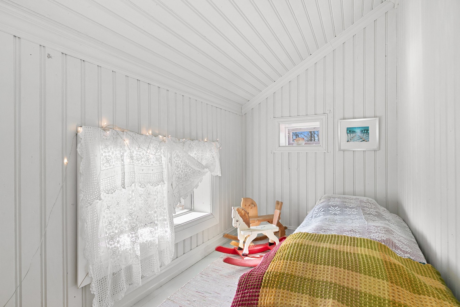 Rommet fremstår som et soverom, men er opprinnelig et kott. Galleribilde