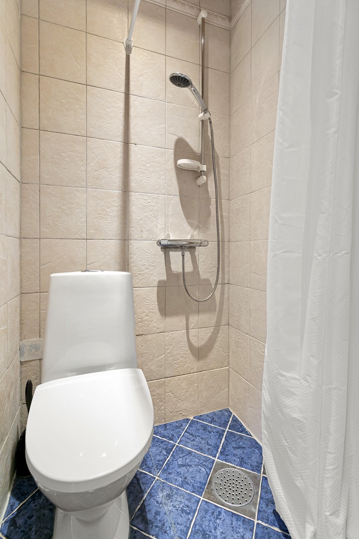 Flislagt bad tilknyttet gjestefløy. Galleribilde