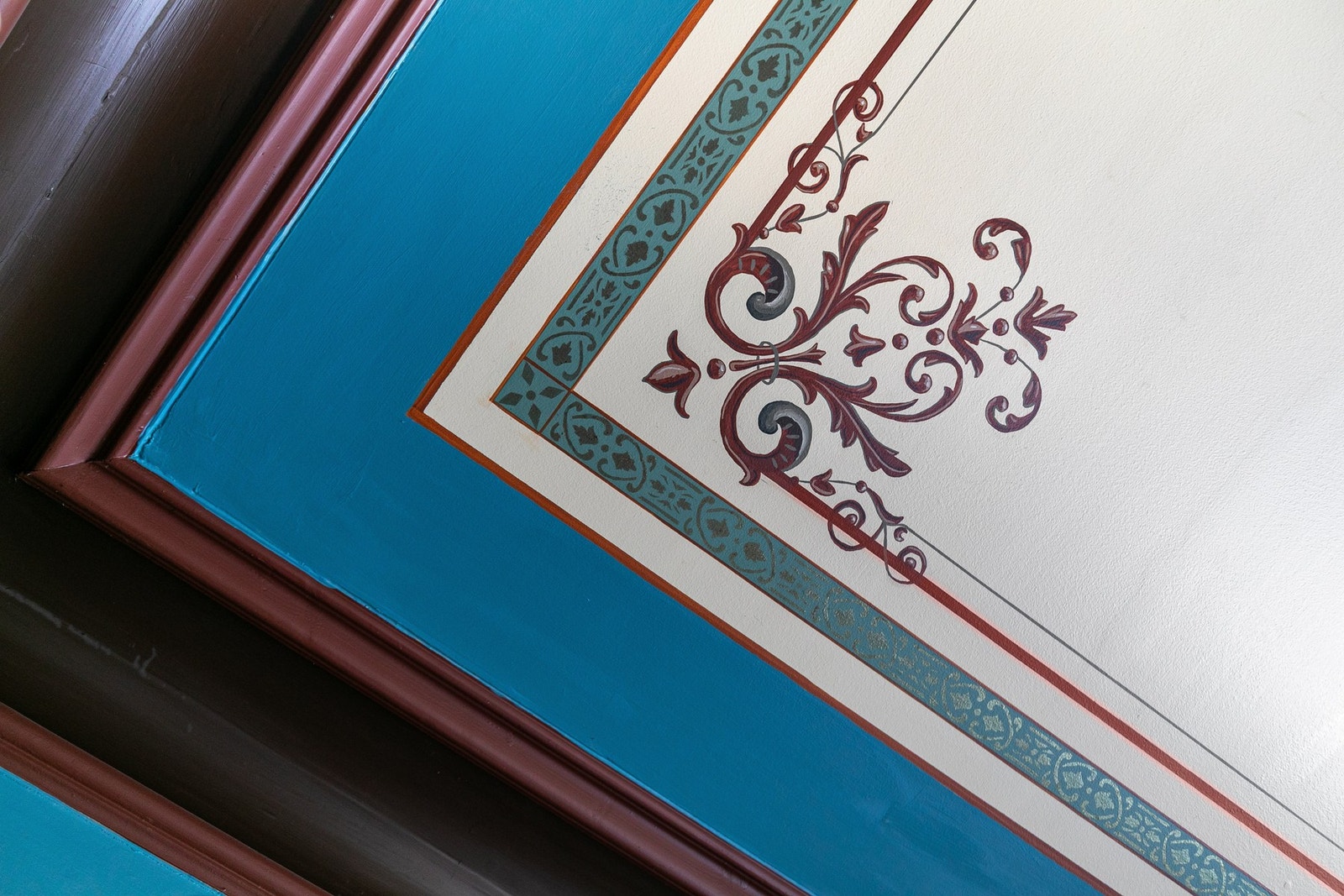 Dekormalte tak av spesialist i spisestue Galleribilde