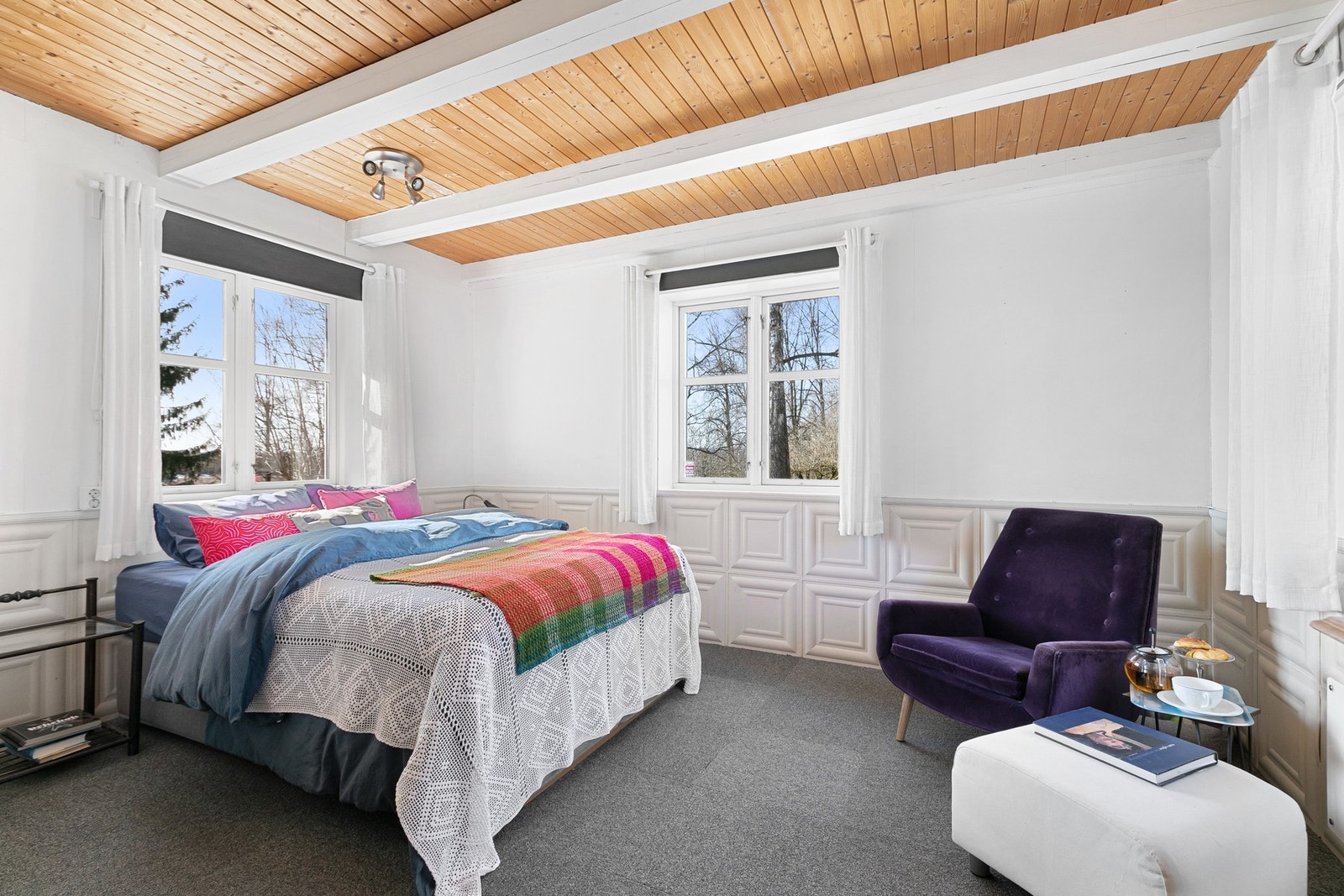 Stort soverom/gjestefløy med direkte adkomst til eget bad Galleribilde