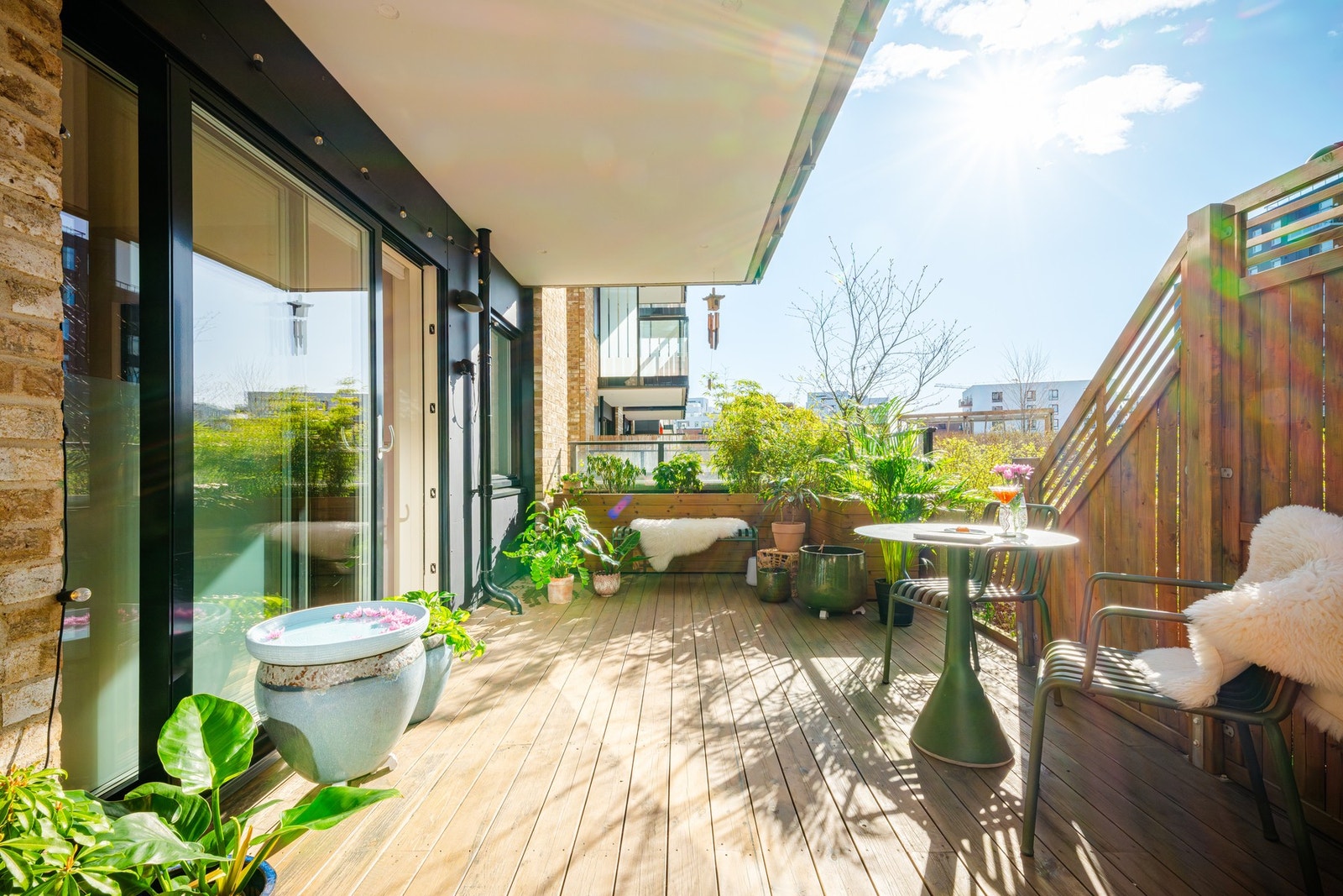 Kristine Hauan Berg og Cecilia Johansen ved EIE Løren ønsker velkommen til Lørenveien 59A! Galleribilde