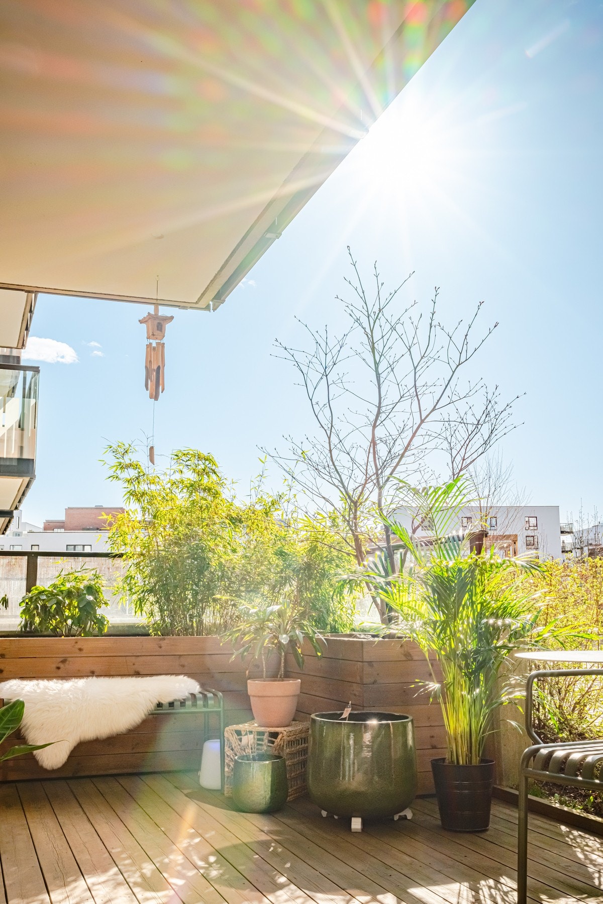 Fra stuen er det utgang til en nordvestvendt terrasse på ca. 25 kvm som blir som en forlengelse av stuen på sommerhalvåret. Galleribilde