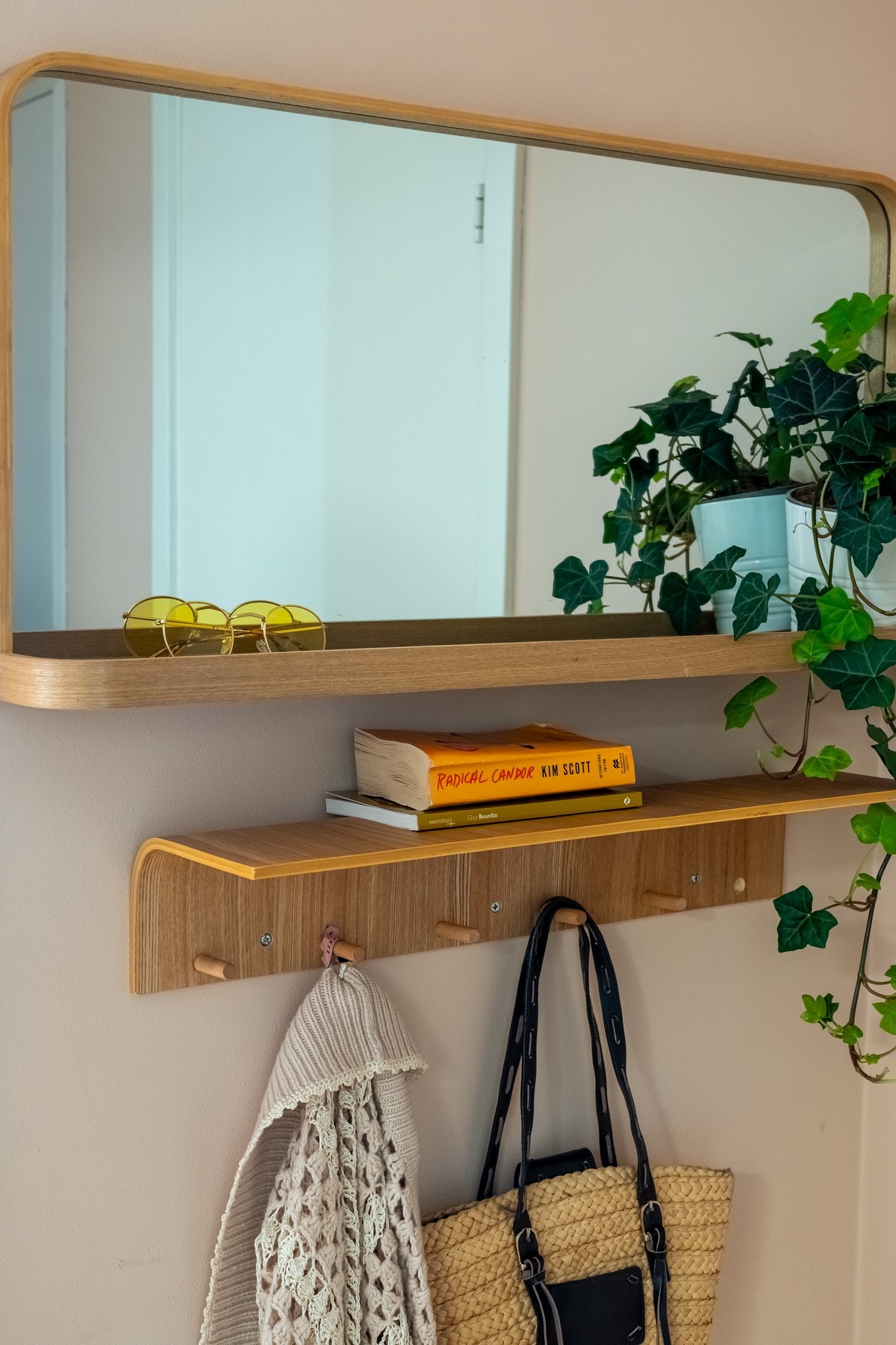 Her er det god plass til knaggoppheng, speil, skohylle mm. Galleribilde