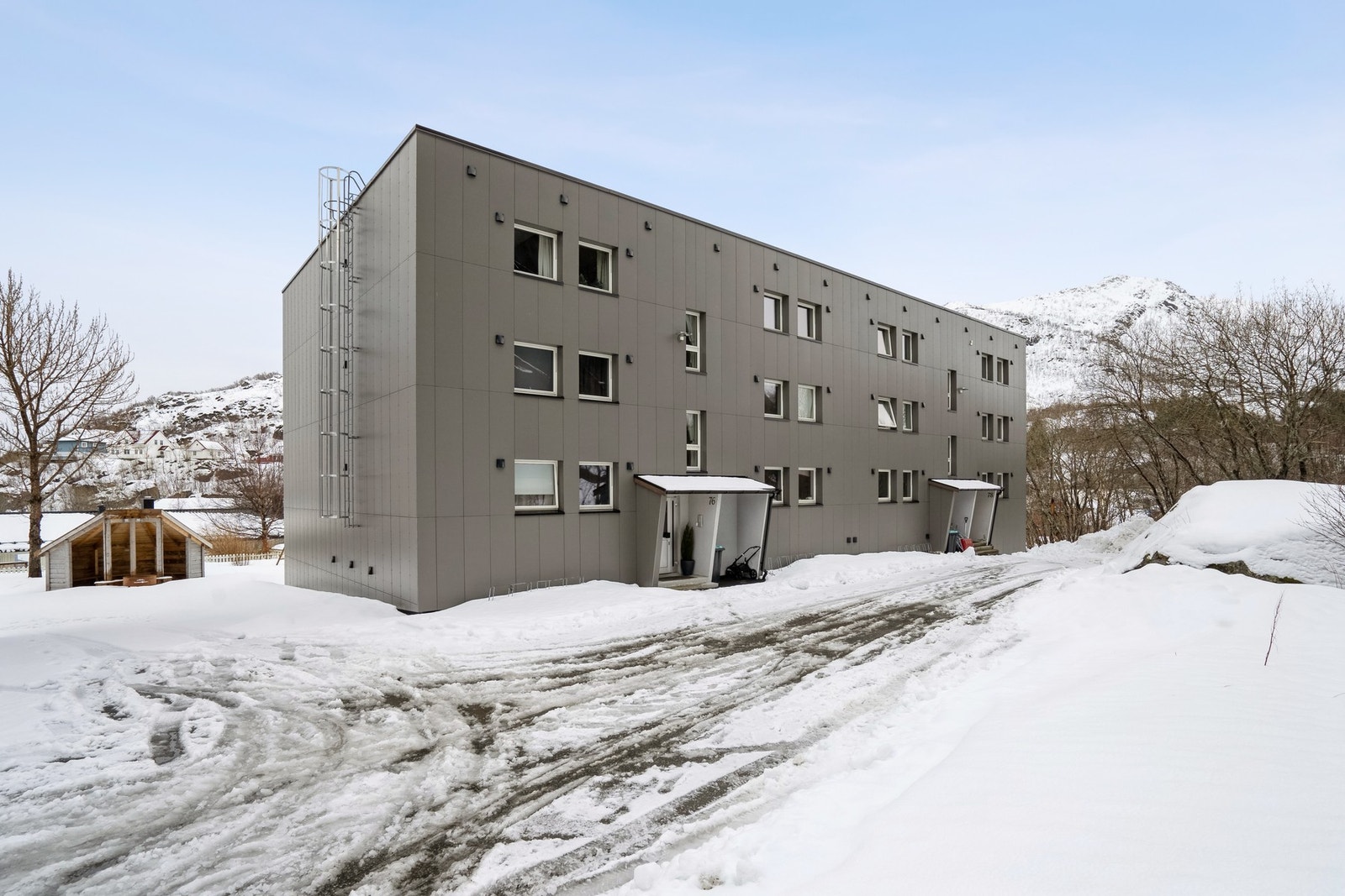 Det medfølger 1 parkeringsplass på borettslagets tomt. Galleribilde