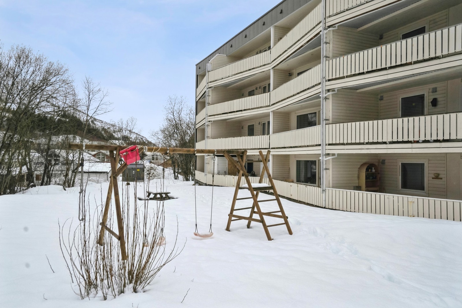Ørnkloa borettslag ligger i et etablert og barnevennlig området. Galleribilde