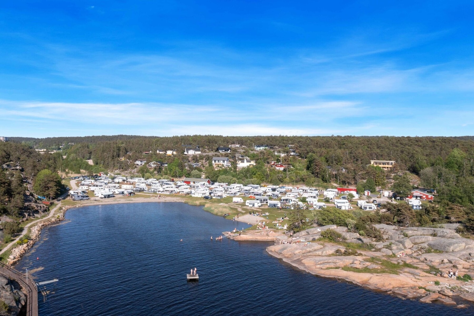 Populært bade og rekreasjonsområde i Enhuskilen Galleribilde