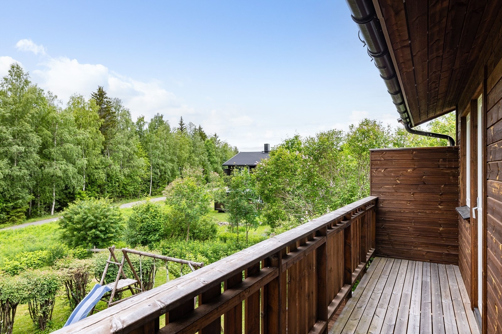 Balkongen går langs hele vestveggen og har fint utsyn. Galleribilde