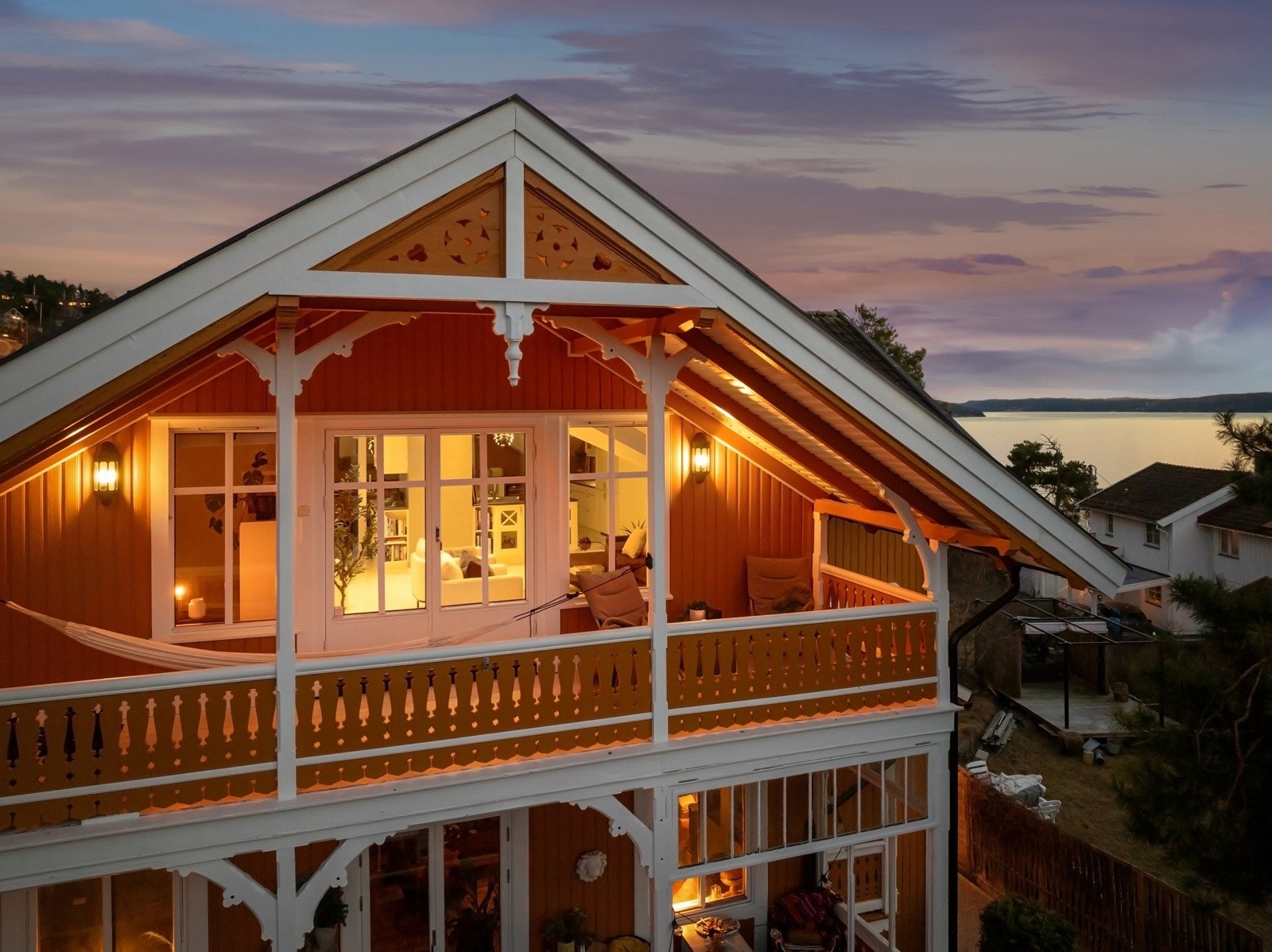 Leiligheten inneholder entré, bad/wc, 3 soverom, kjøkken/spisestue og stue. Galleribilde