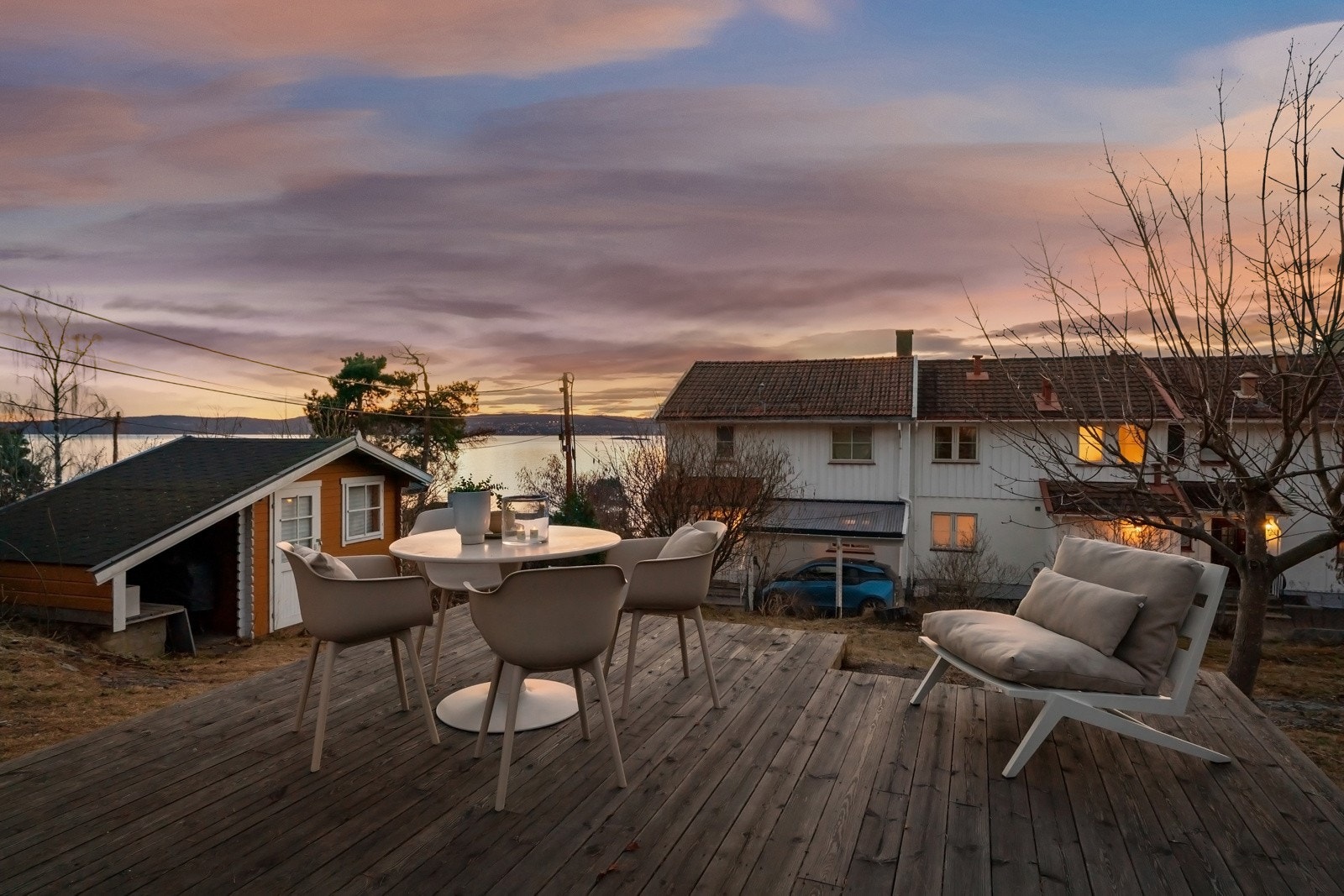 Praktisk uthus på ca. 6 m² for oppbevaring av f. eks puter, utemøblement, hageredskaper etc. Galleribilde