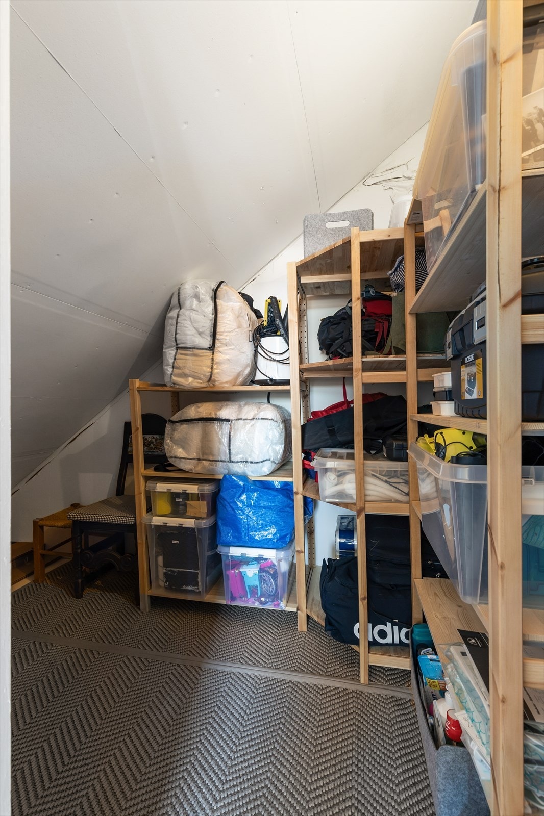 I 3. etasje er det også en loftsbod hvor det er godt med plass til oppbevaring av utstyr, med enkel tilgang. Galleribilde