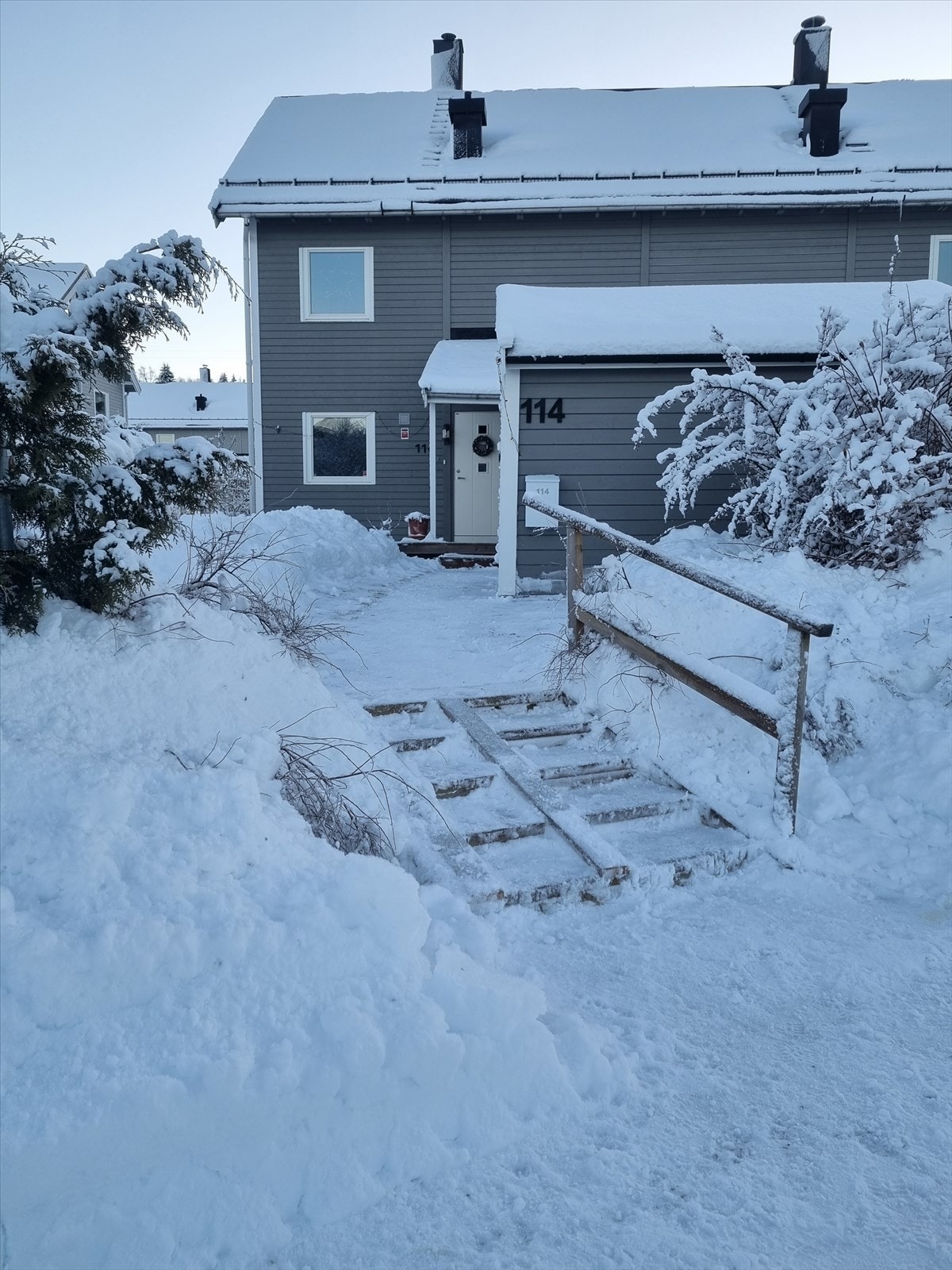 Selgers eget bilde av inngangspartiet på vinterstid. Galleribilde