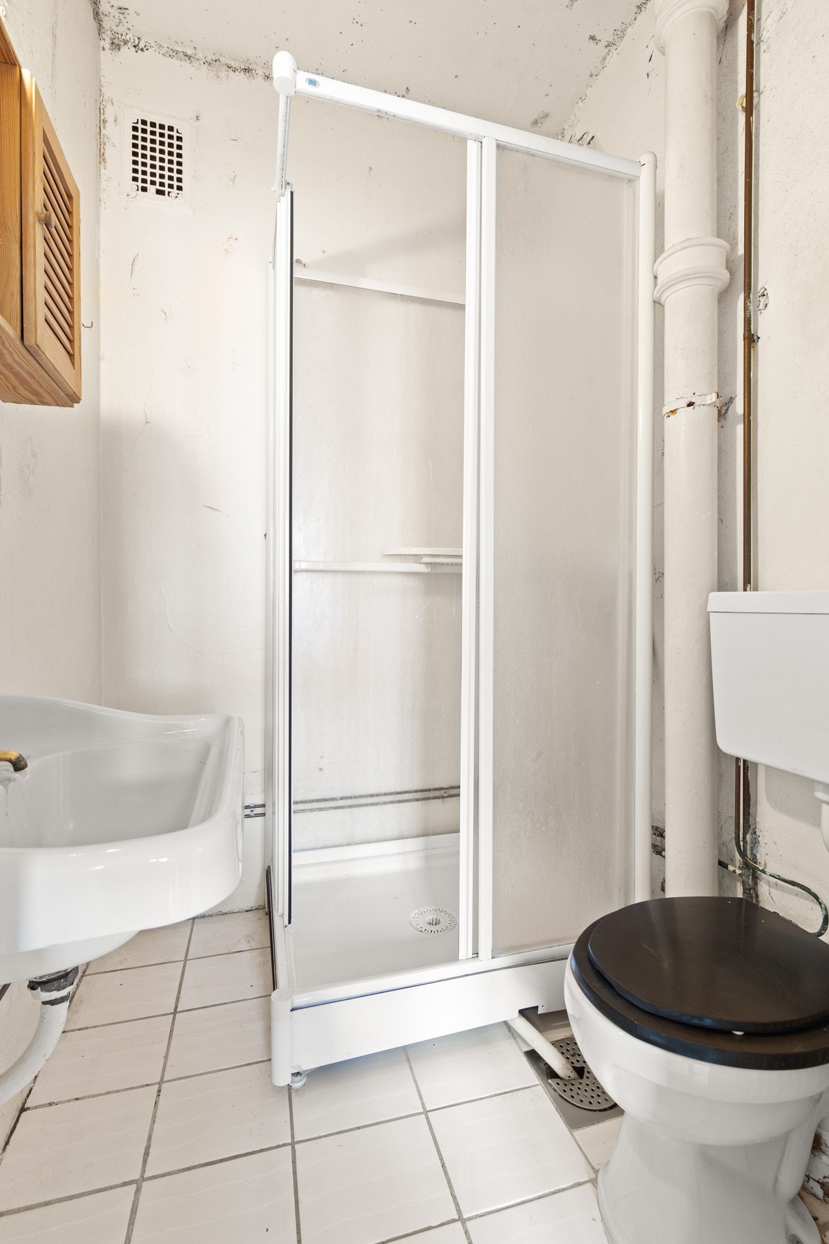 Våtrommet må oppgraderes for å tåle normal bruk etter dagens krav. Galleribilde