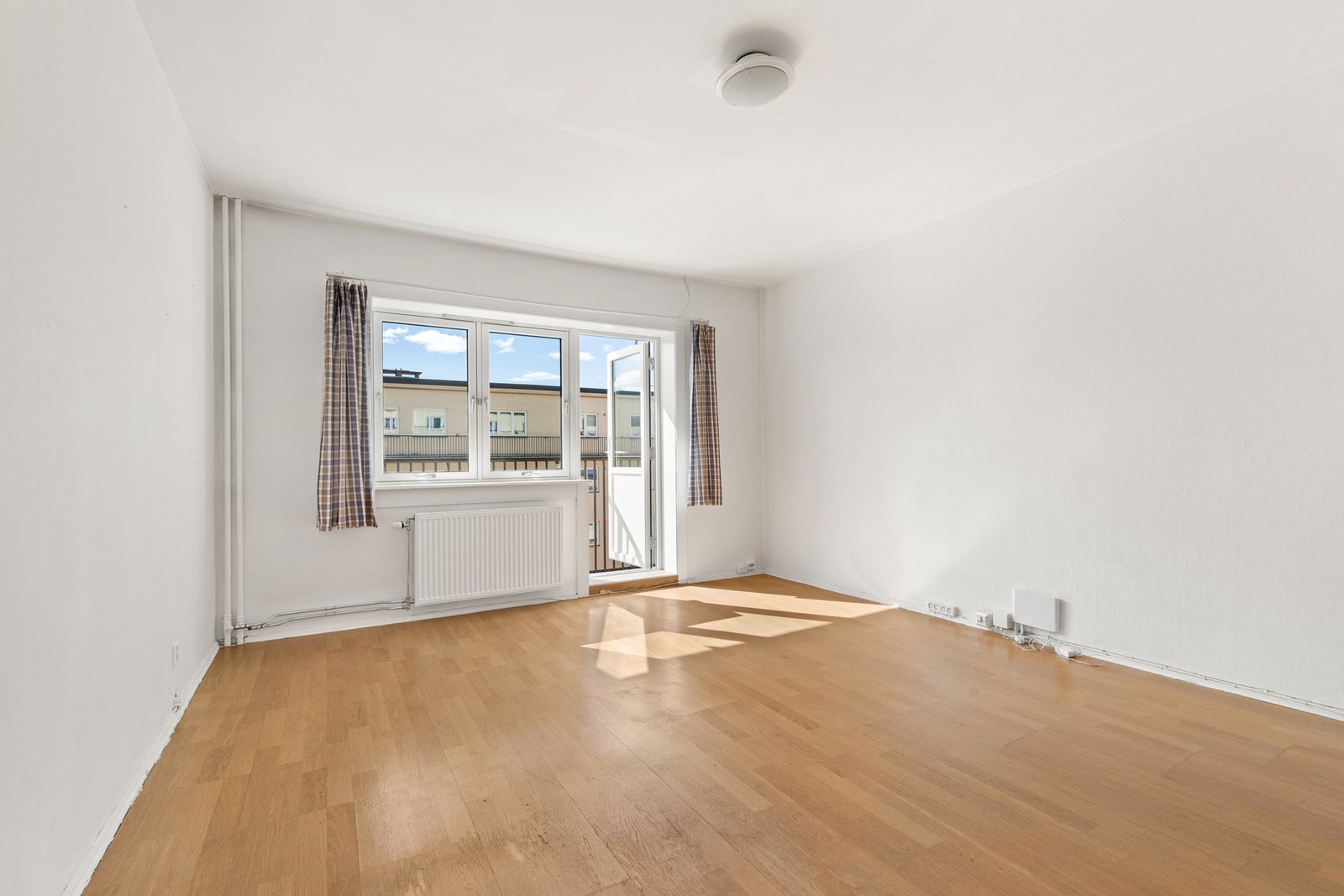 Nye vinduer og balkongdør ble montert i 2024. Galleribilde