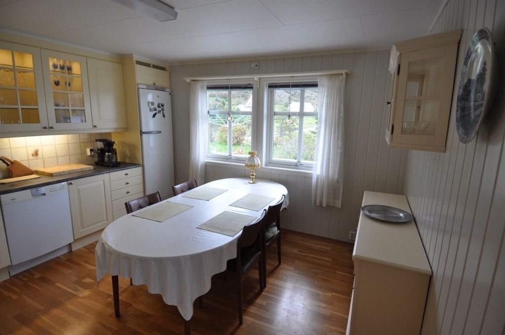 Stilrent kjøkken som fort blir familiens samlingspunkt. Galleribilde