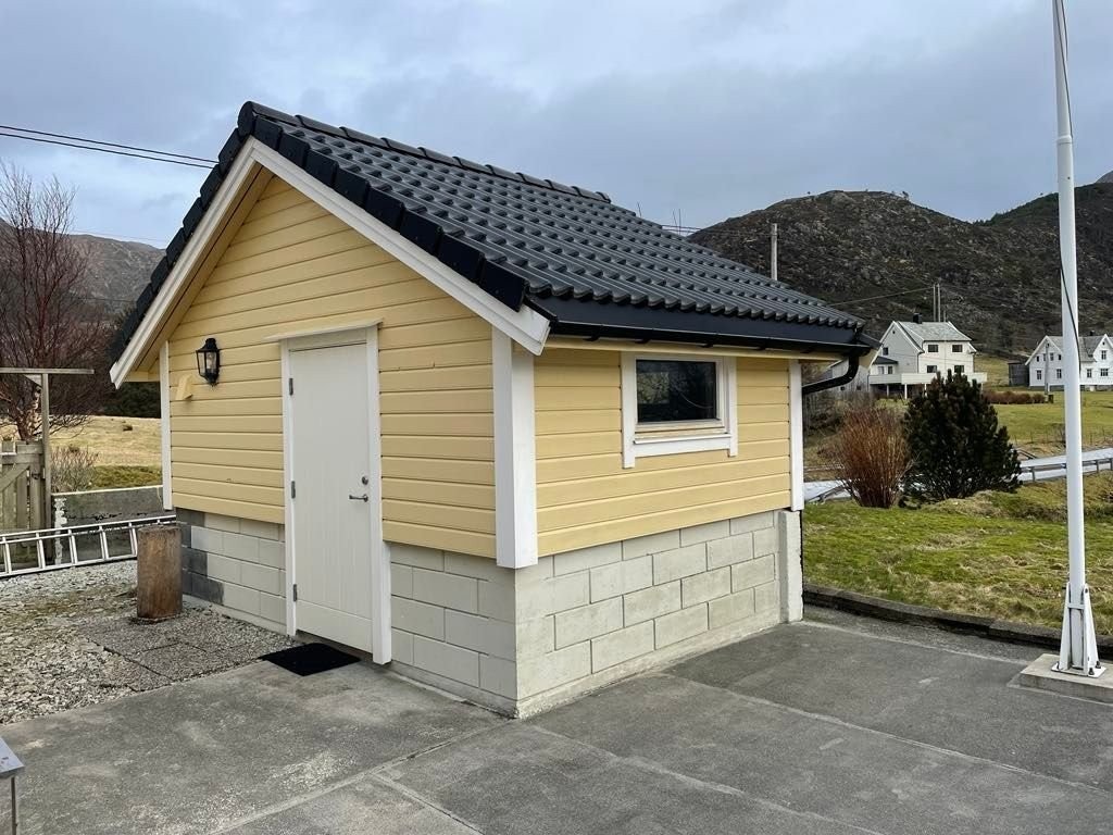 Praktisk uthus med mange muligheter. Galleribilde